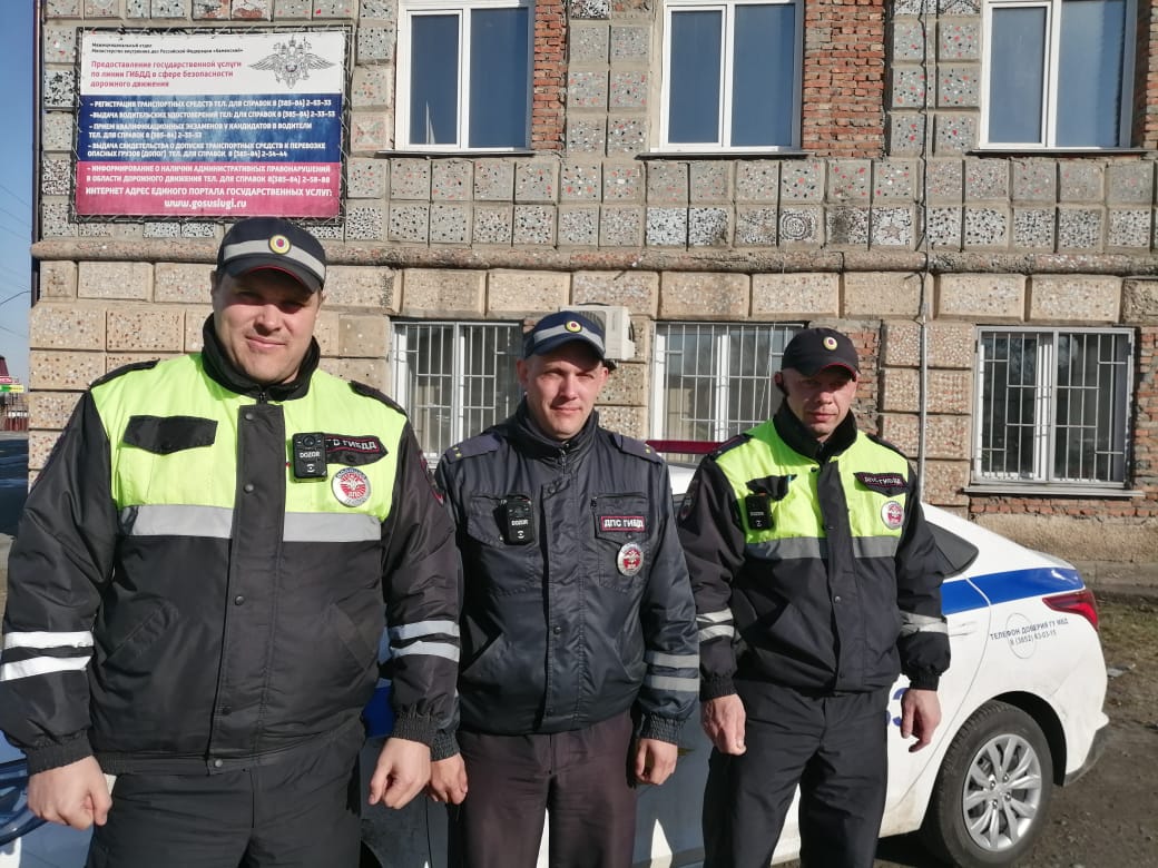 Сотрудники  ДПС Каменской Госавтоинспекции оказали доврачебную помощь гражданину, у которого случился приступ эпилепсии.